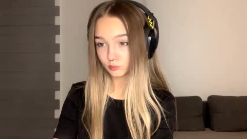 Snapshot of glennbloebaum chatting on 11.07.25 Catalina online show from 11.07.25