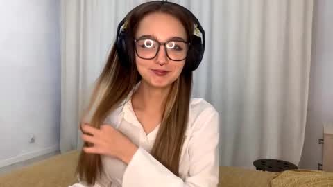 Snapshot of glennbloebaum chatting on 11.11.25 Catalina online show from 11.11.25