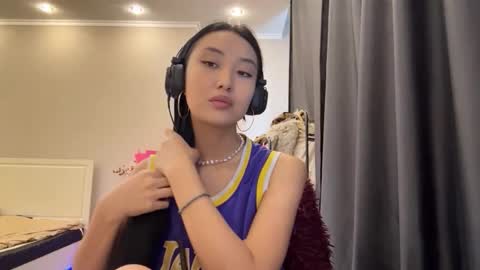 Mia online show from 03.17.26