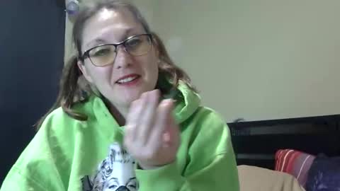 glitchwitchxoxo online show from 12.14.25