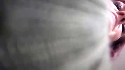 glitter_peach online show from 10.12.25