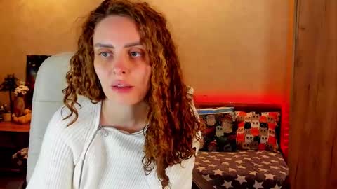 Snapshot of gloria_wood chatting on 12.11.24 Gloria Wood online show from 12.11.24