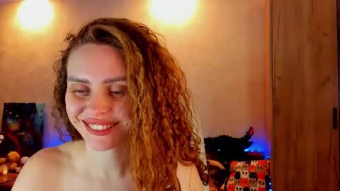 Snapshot of gloria_wood chatting on 12.15.24 Gloria Wood online show from 12.15.24