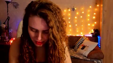 Snapshot of gloria_wood chatting on 12.21.24 Gloria Wood online show from 12.21.24