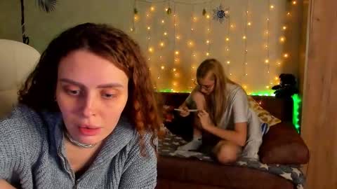 Snapshot of gloria_wood chatting on 12.22.24 Gloria Wood online show from 12.22.24