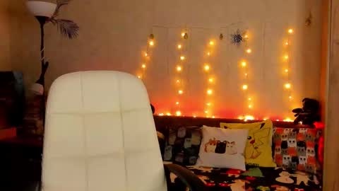 Snapshot of gloria_wood chatting on 12.23.24 Gloria Wood online show from 12.23.24