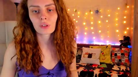 Snapshot of gloria_wood chatting on 12.23.24 Gloria Wood online show from 12.23.24