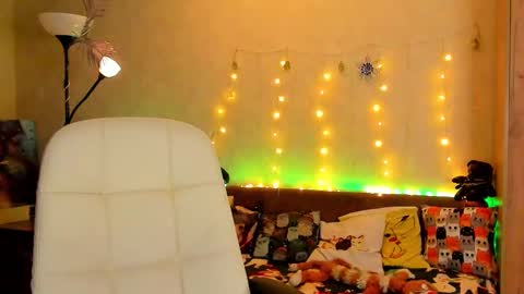 Snapshot of gloria_wood chatting on 12.24.24 Gloria Wood online show from 12.24.24