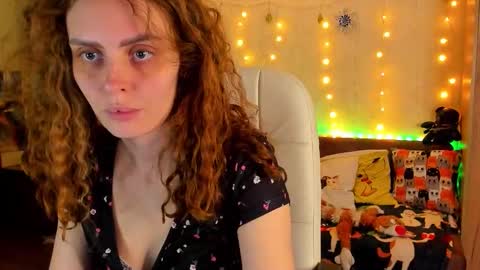 Snapshot of gloria_wood chatting on 12.24.24 Gloria Wood online show from 12.24.24