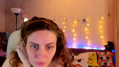 Snapshot of gloria_wood chatting on 12.24.24 Gloria Wood online show from 12.24.24