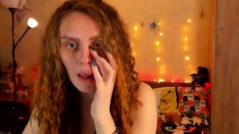 Snapshot of gloria_wood chatting on 12.25.24 Gloria Wood online show from 12.25.24