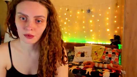 Snapshot of gloria_wood chatting on 12.26.24 Gloria Wood online show from 12.26.24