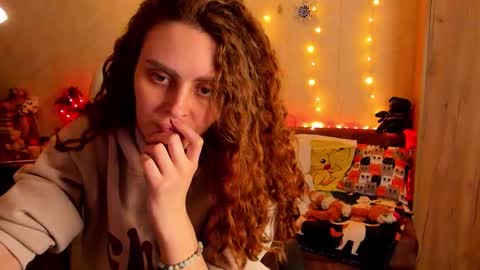 Snapshot of gloria_wood chatting on 12.29.24 Gloria Wood online show from 12.29.24