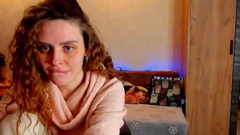 Snapshot of gloria_wood chatting on 02.12.25 Gloria Wood online show from 02.12.25