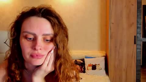 Snapshot of gloria_wood chatting on 02.19.25 Gloria Wood online show from 02.19.25