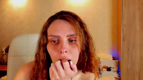 Snapshot of gloria_wood chatting on 02.23.25 Gloria Wood online show from 02.23.25