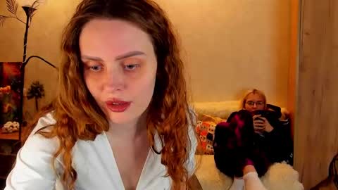 Snapshot of gloria_wood chatting on 03.11.25 Gloria Wood online show from 03.11.25