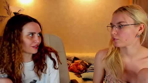 Snapshot of gloria_wood chatting on 03.12.25 Gloria Wood online show from 03.12.25