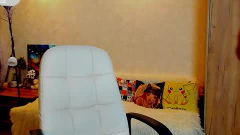 Snapshot of gloria_wood chatting on 10.19.25 Gloria Wood online show from 10.19.25