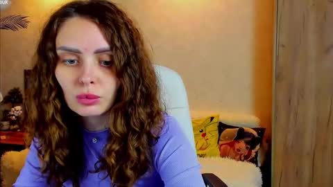 Snapshot of gloria_wood chatting on 10.25.25 Gloria Wood online show from 10.25.25