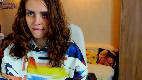 Snapshot of gloria_wood chatting on 10.26.25 Gloria Wood online show from 10.26.25