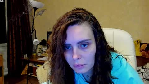 Snapshot of gloria_wood chatting on 10.27.25 Gloria Wood online show from 10.27.25