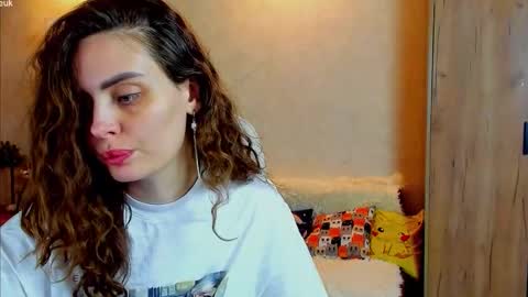 Snapshot of gloria_wood chatting on 11.12.25 Gloria Wood online show from 11.12.25