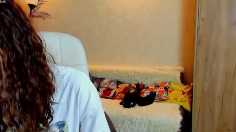 Snapshot of gloria_wood chatting on 11.13.25 Gloria Wood online show from 11.13.25