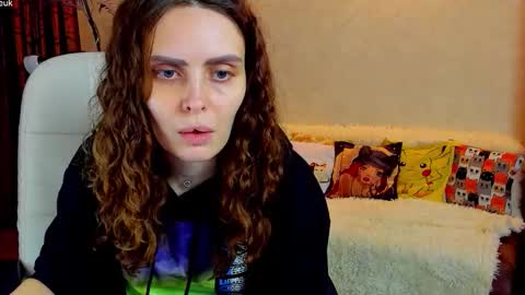 Snapshot of gloria_wood chatting on 11.30.25 Gloria Wood online show from 11.30.25