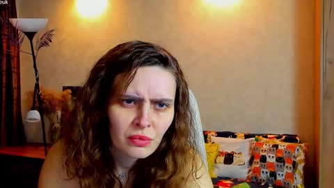 Snapshot of gloria_wood chatting on 12.14.25 Gloria Wood online show from 12.14.25