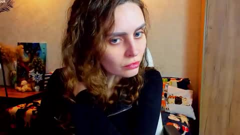 Snapshot of gloria_wood chatting on 12.15.25 Gloria Wood online show from 12.15.25