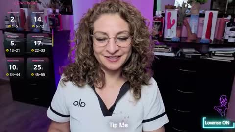 Snapshot of gloriacrespo chatting on 10.02.25 gloriacrespo online show from 10.02.25