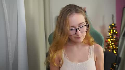 Snapshot of glossy_babe_ chatting on 12.23.25 Monica online show from 12.23.25