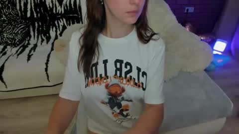 Snapshot of glowmimi chatting on 06.29.26 Mia online show from 06.29.26