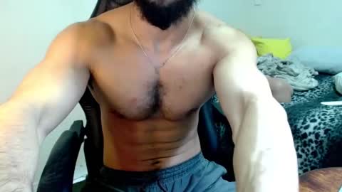 Snapshot of god_hunkules chatting on 11.10.25 god hunkules online show from 11.10.25