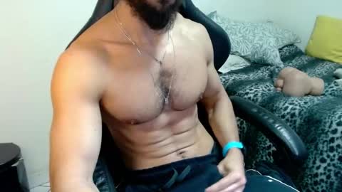 Snapshot of god_hunkules chatting on 01.05.26 god hunkules online show from 01.05.26