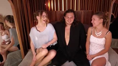   330 UTC2 girls   online show from 02.06.26