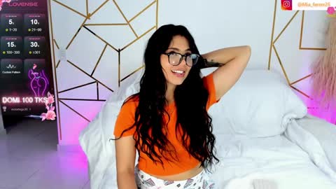 Mia online show from 12.30.24