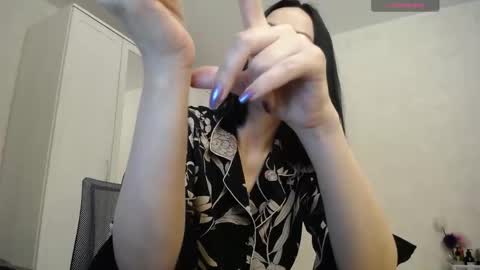 Snapshot of goddess_perfect_legs chatting on 11.29.25 Oksana online show from 11.29.25