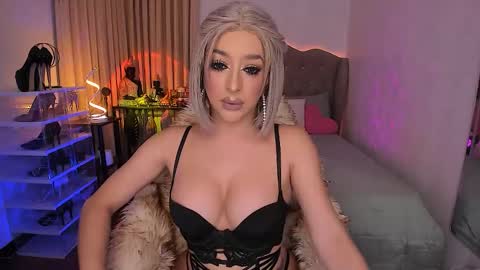 Snapshot of goddess_trans chatting on 02.19.26 Contessa online show from 02.19.26