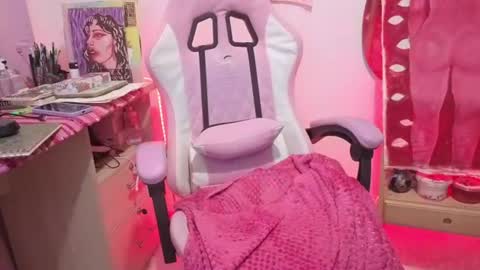 Snapshot of goddess_vee_ chatting on 07.15.26 vee online show from 07.15.26