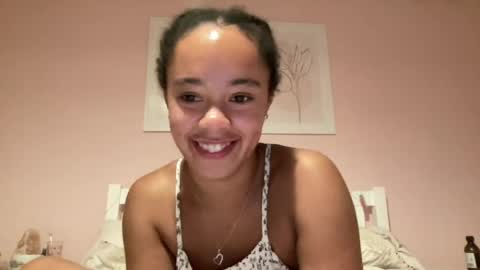 Snapshot of goddesselxo chatting on 06.12.26 Goddess L online show from 06.12.26