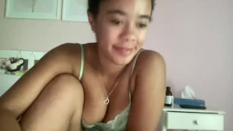 Snapshot of goddesselxo chatting on 06.18.26 Goddess L online show from 06.18.26