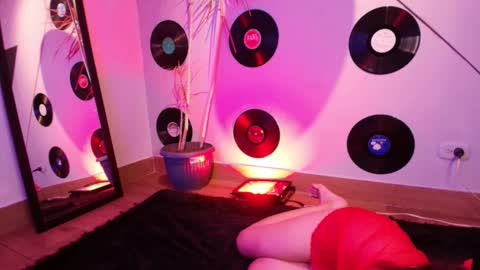 Julieta online show from 10.27.25