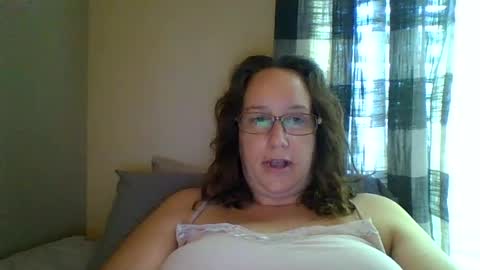 Snapshot of goddessmilfcrysyal chatting on 07.15.26 Crystal online show from 07.15.26