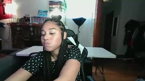 Snapshot of goddesstinaruiz chatting on 01.11.25 Goddess Tina 3 online show from 01.11.25