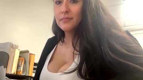 Snapshot of goddessxxrosexx chatting on 01.29.25 GoddessxxRosexx online show from 01.29.25