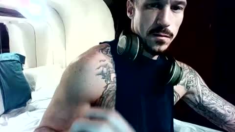 Snapshot of goinwild8900 chatting on 12.11.24 goinwild8900 online show from 12.11.24