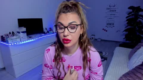 Snapshot of golddivine00 chatting on 01.11.25 Nicole.. online show from 01.11.25