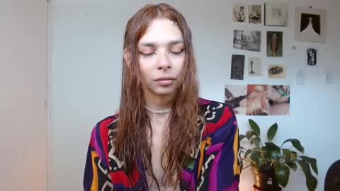 Snapshot of golden_alaska chatting on 12.03.25 Alaska online show from 12.03.25